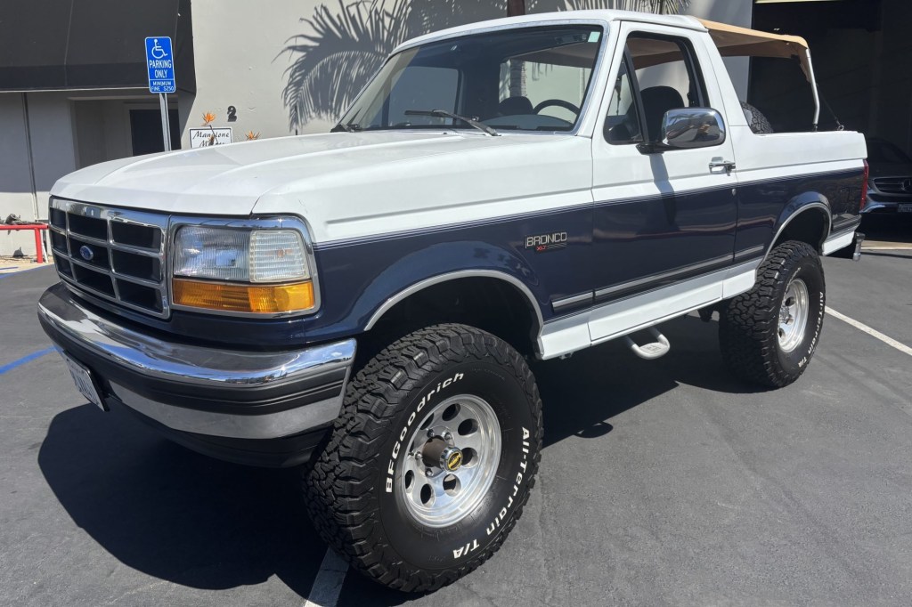 1993 Ford Bronco XLT at No&nbsp;Reserve