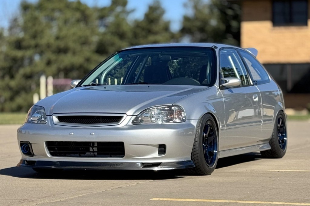 LS/VTEC-Powered 2000 Honda Civic DX Hatchback&nbsp;5-Speed