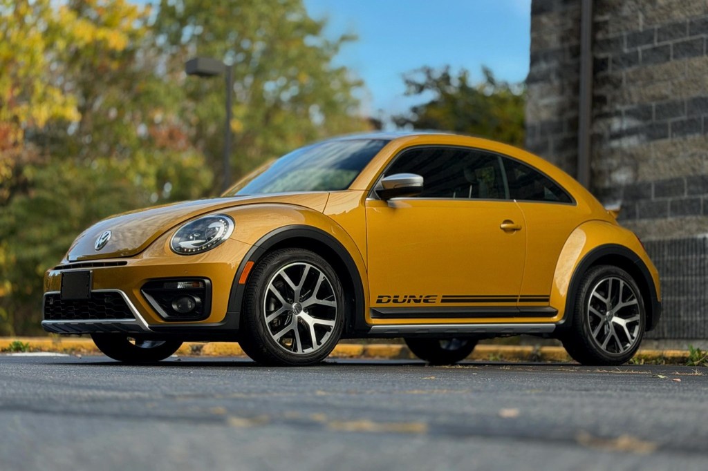 15k-Mile 2017 Volkswagen Beetle&nbsp;Dune