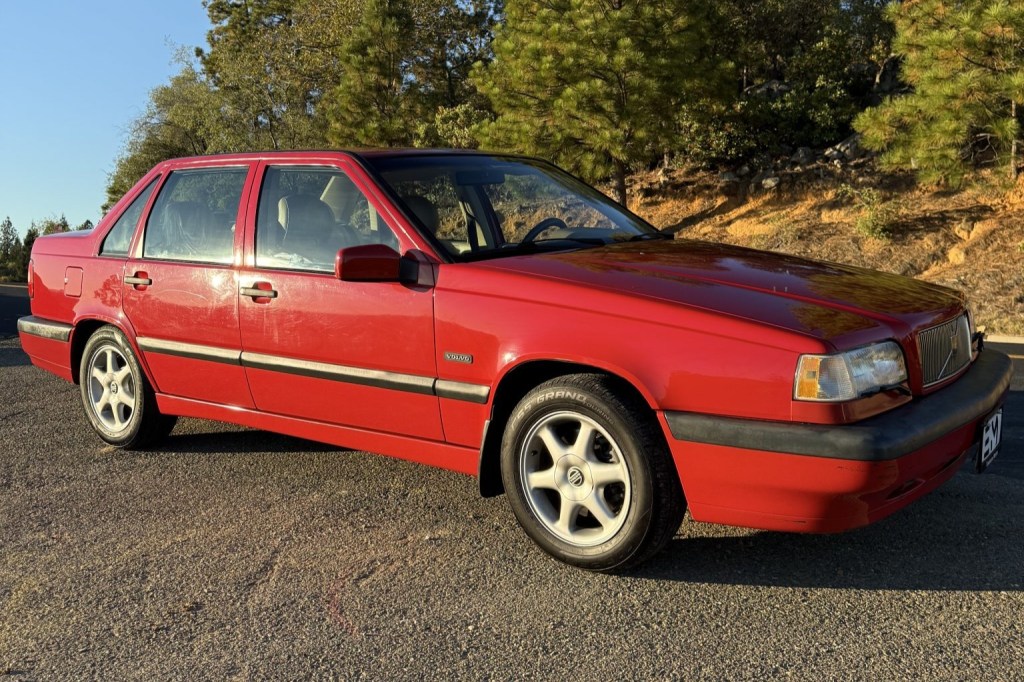 1997 Volvo 850 Sedan 5-Speed at No&nbsp;Reserve